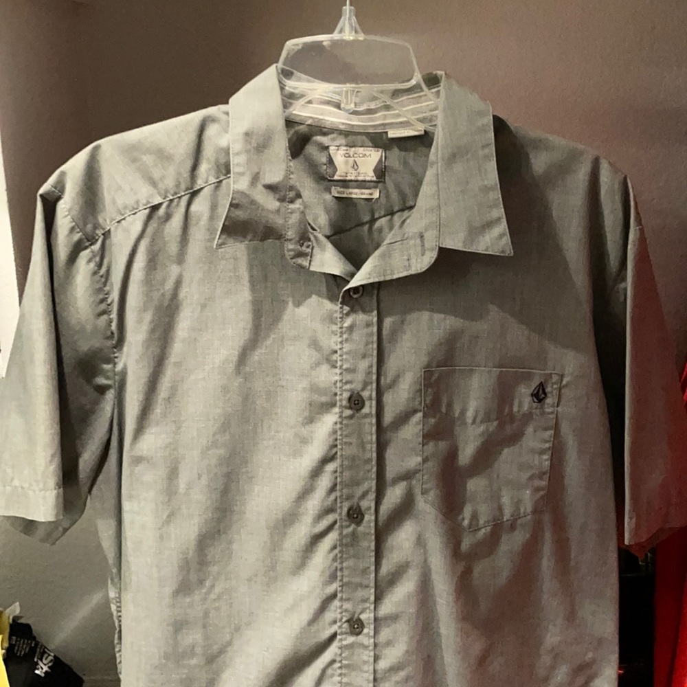 Men’s volcom button down